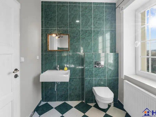 Prodej vily 743 m², pozemek 195432 m²