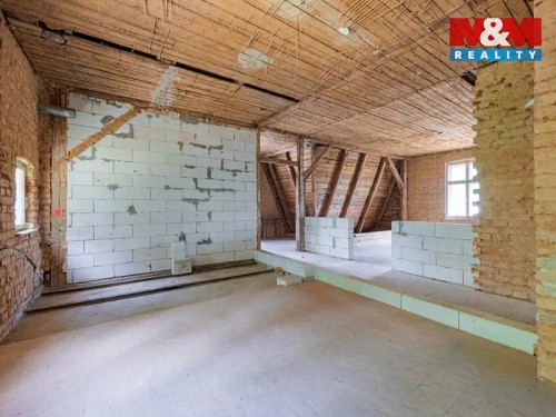 Prodej domu 194 m², pozemek 1183 m²