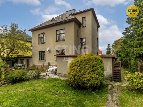 Prodej vily 244 m², pozemek 738 m²
