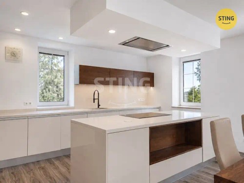 Prodej vily 407 m², pozemek 1880 m²