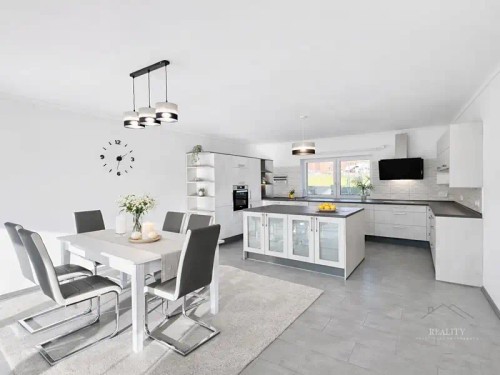 Prodej domu 250 m², pozemek 1300 m²