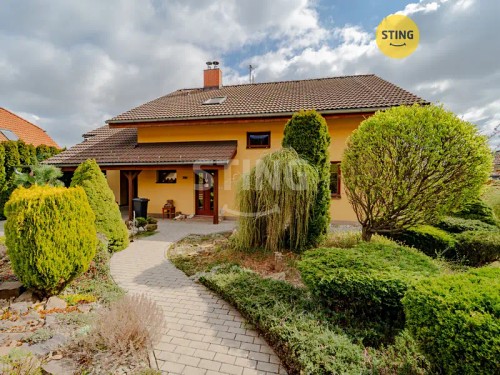 Prodej domu 198 m², pozemek 995 m²