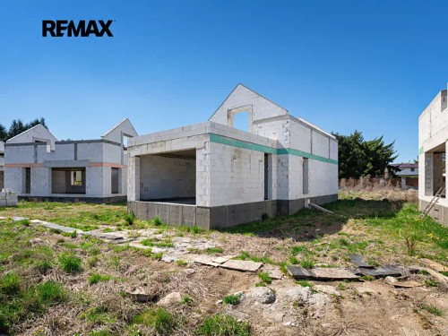Prodej domu 1388 m², pozemek 7643 m²
