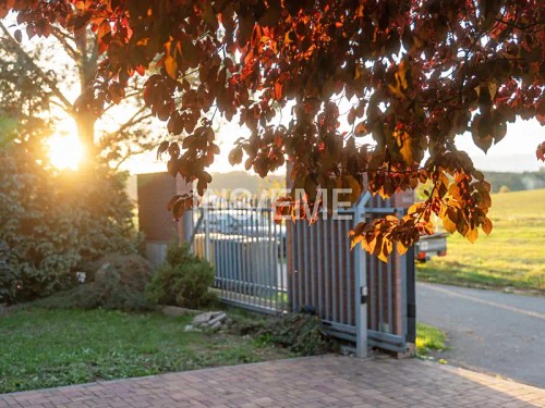 Prodej domu 329 m², pozemek 2002 m²