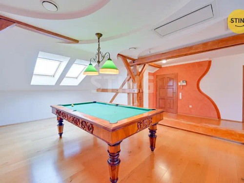 Prodej vily 700 m², pozemek 3228 m²