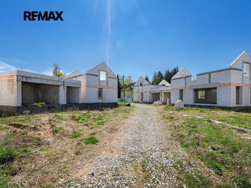Prodej stavebního pozemku 7643 m²
