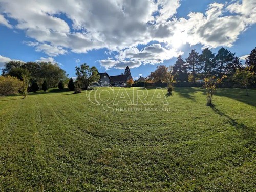 Prodej stavebního pozemku 3260 m²