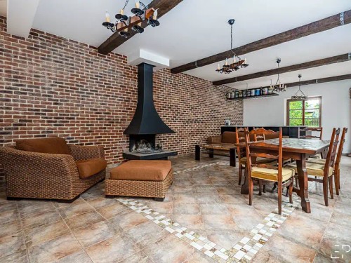 Prodej vily 470 m², pozemek 3496 m²