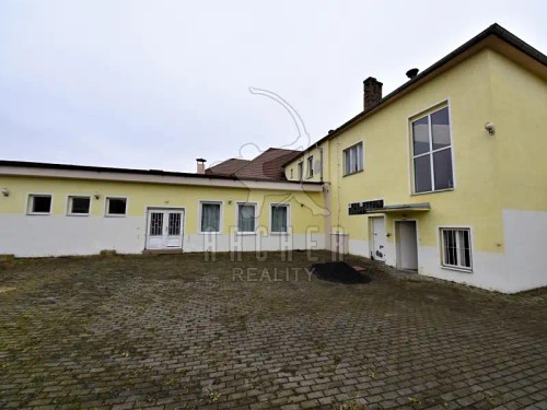 Prodej domu 770 m², pozemek 1076 m²