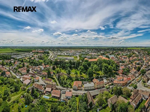 Prodej stavebního pozemku 9806 m²