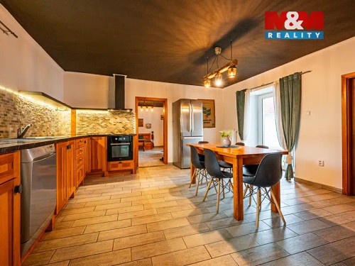 Prodej domu 217 m², pozemek 1439 m²