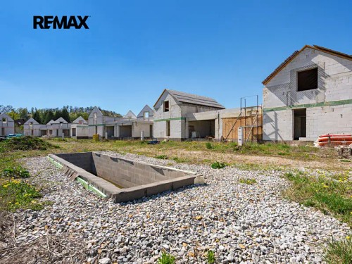 Prodej stavebního pozemku 7643 m²