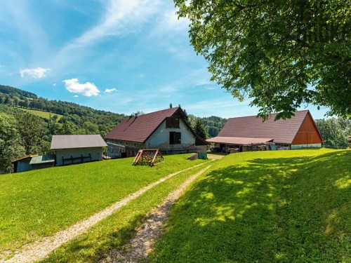 Prodej domu 242 m², pozemek 13584 m²