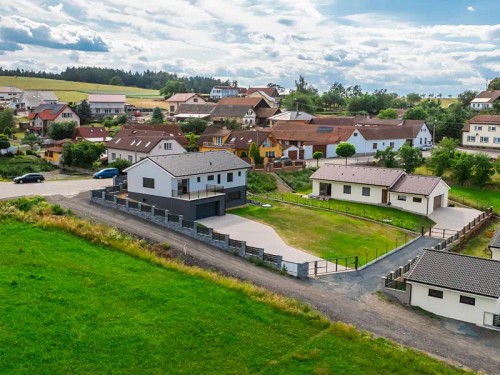 Prodej domu 260 m², pozemek 1180 m²