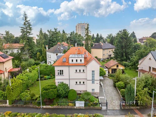 Prodaná  vila 312 m², pozemek 712 m²