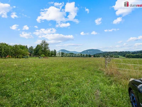 Prodej stavebního pozemku 1200 m²