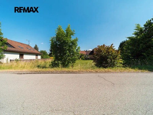 Prodej stavebního pozemku 1642 m²