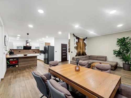 Prodej domu 221 m², pozemek 1252 m²