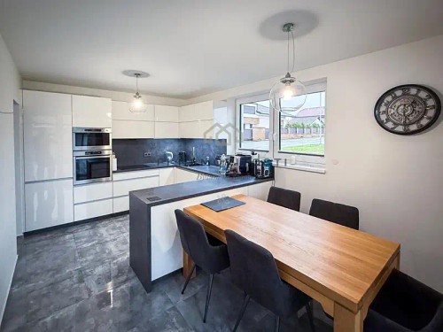 Prodej domu 202 m², pozemek 708 m²