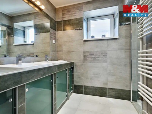 Prodej domu 303 m², pozemek 924 m²