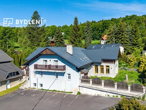 Prodej domu 1631 m², pozemek 2331 m²
