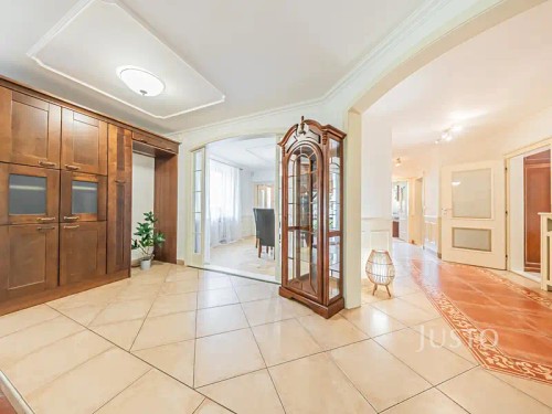 Prodej domu 255 m², pozemek 890 m²