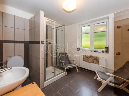 Prodej chalupy 216 m², pozemek 987 m²