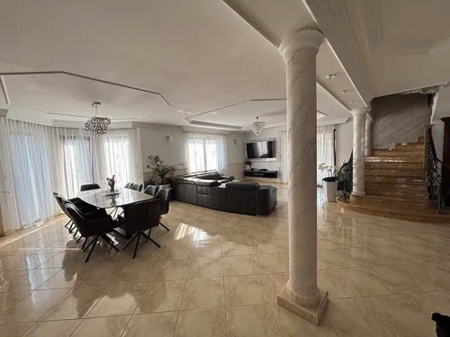 Prodej domu 320 m², pozemek 832 m²