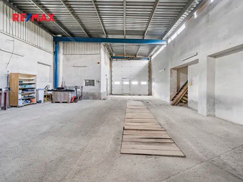 Prodej domu 1220 m², pozemek 2442 m²