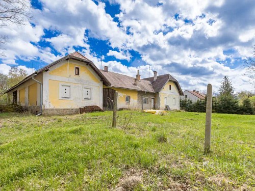 Prodej zemědělské usedlosti 400 m², pozemek 15909 m²