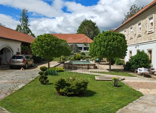 Prodej domu 365 m², pozemek 1972 m²