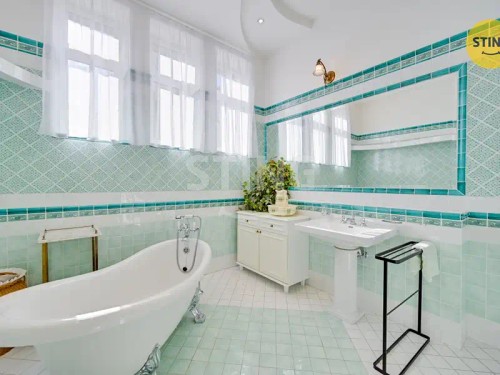 Prodej vily 700 m², pozemek 3228 m²