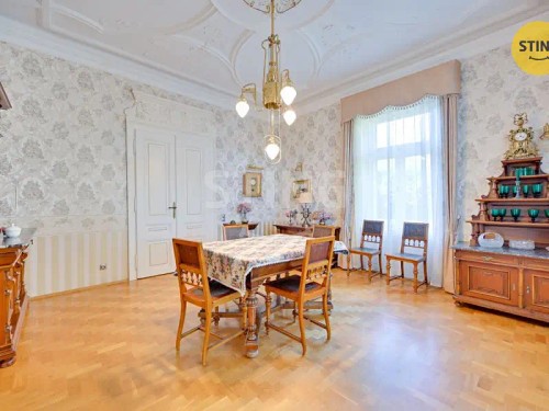 Prodej vily 700 m², pozemek 3228 m²