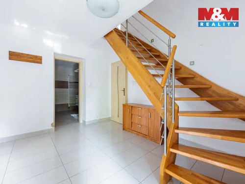 Prodej domu 280 m², pozemek 1293 m²