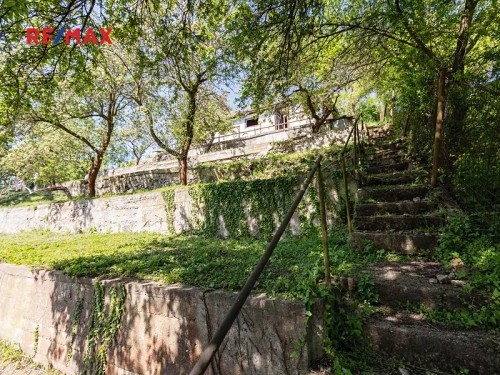 Prodej stavebního pozemku 1537 m²