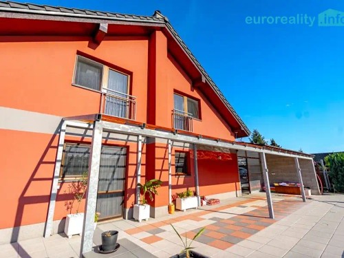 Prodej domu 270 m², pozemek 2175 m²