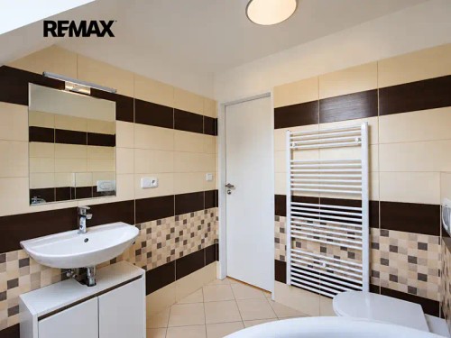 Prodej domu 272 m², pozemek 143 m²