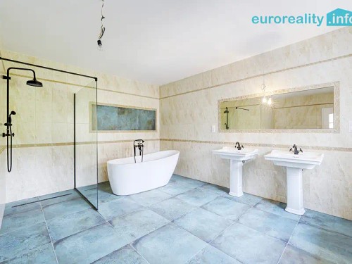 Prodej domu 420 m², pozemek 633 m²