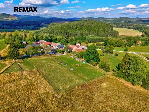 Prodej stavebního pozemku 1749 m²