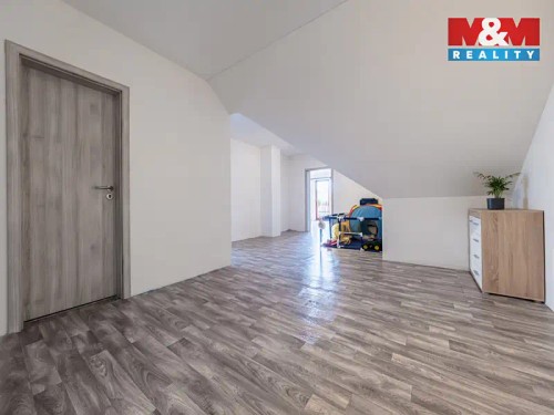 Prodej domu 325 m², pozemek 3155 m²