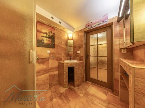 Prodej domu 350 m², pozemek 9285 m²