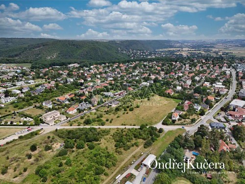 Prodej stavebního pozemku 1593 m²