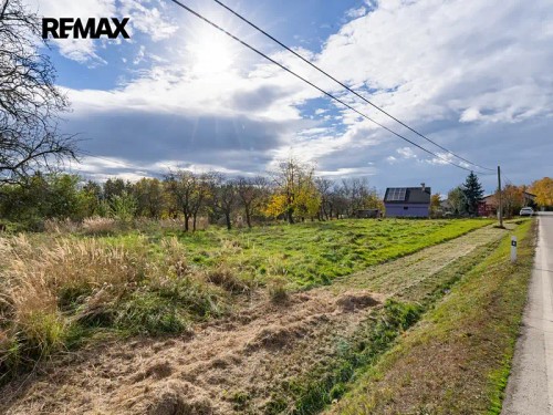 Prodej stavebního pozemku 1353 m²