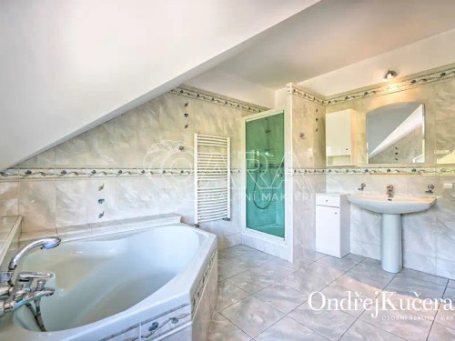 Prodej domu 435 m², pozemek 1865 m²