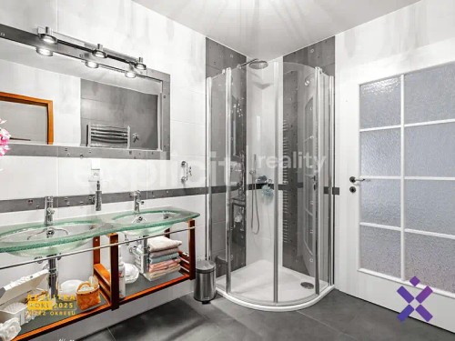 Prodej domu 234 m², pozemek 998 m²