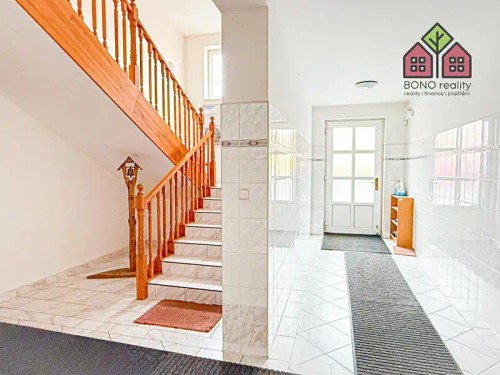 Prodej domu 1228 m², pozemek 5167 m²