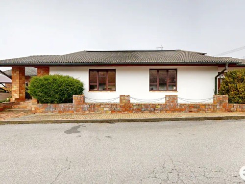 Prodej domu 573 m², pozemek 1944 m²