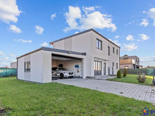 Prodej vily 254 m², pozemek 662 m²