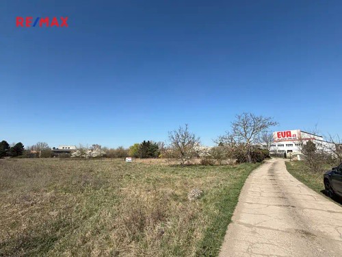 Prodej stavebního pozemku 2978 m²