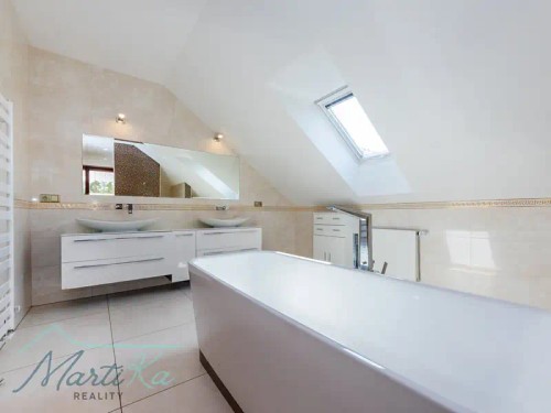 Prodej domu 392 m², pozemek 973 m²